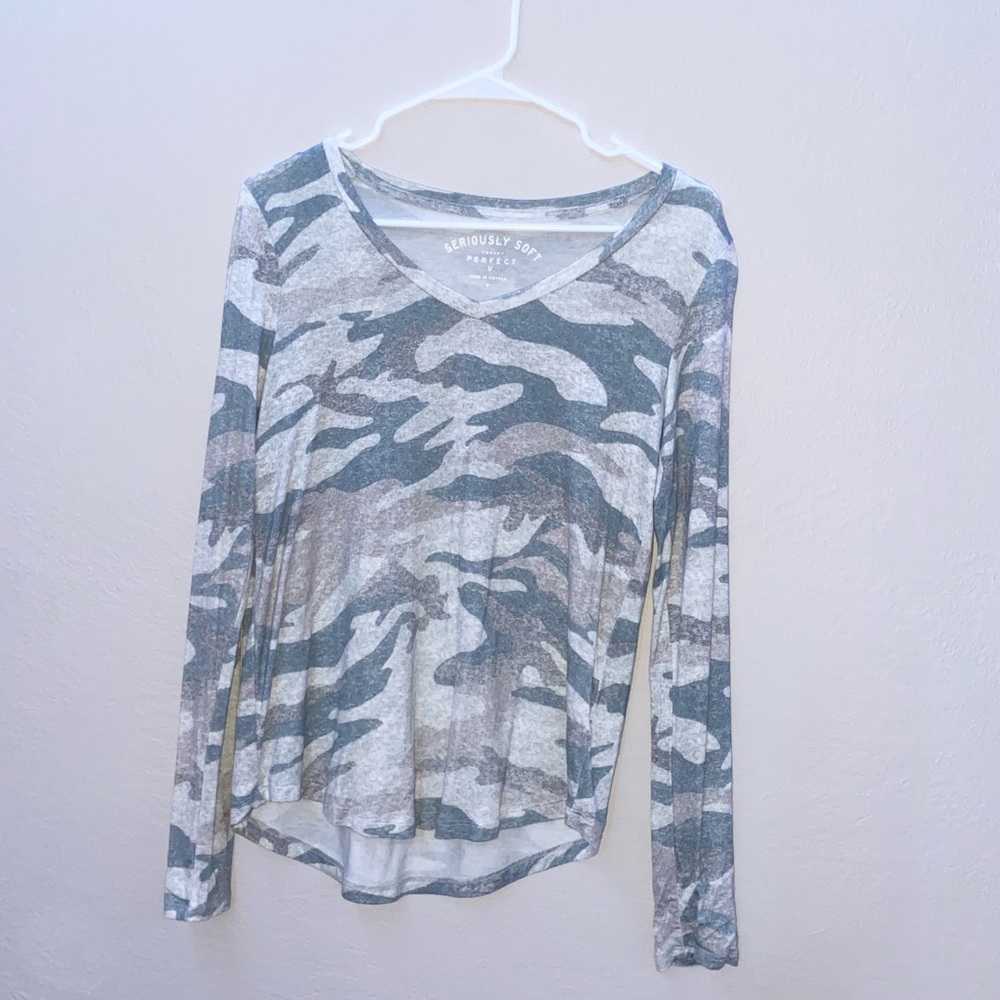 Brand is from Aeropostale! Camo and light blue long sleeve! Camo size S blue XS